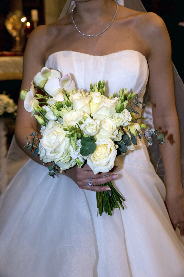 bouquet-sposa-orchidea-rose-lisianthus-bianco-02