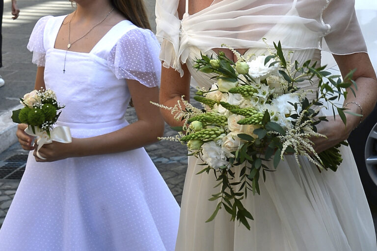 bouquet-sposa-rose-astilbe-lisianthus-bianco-01