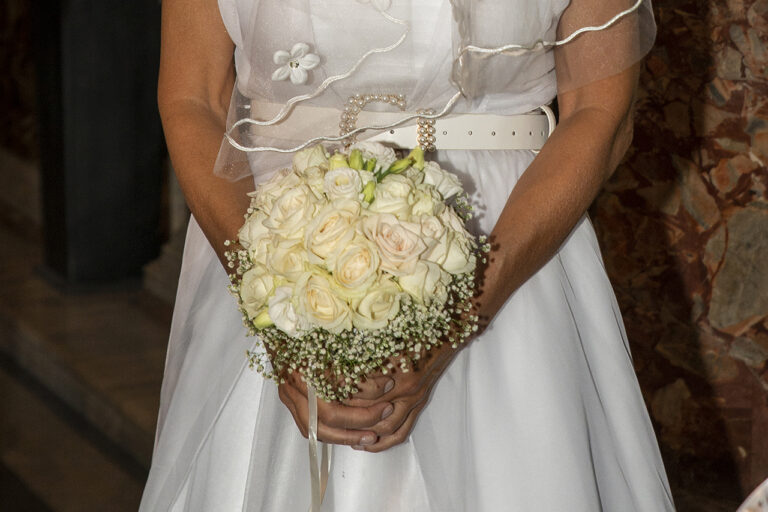 bouquet-sposa-rose-nebbiolina-bianco-avorio-02
