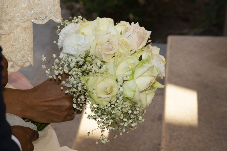 bouquet-sposa-rose-nebbiolina-bianco-rosa-02